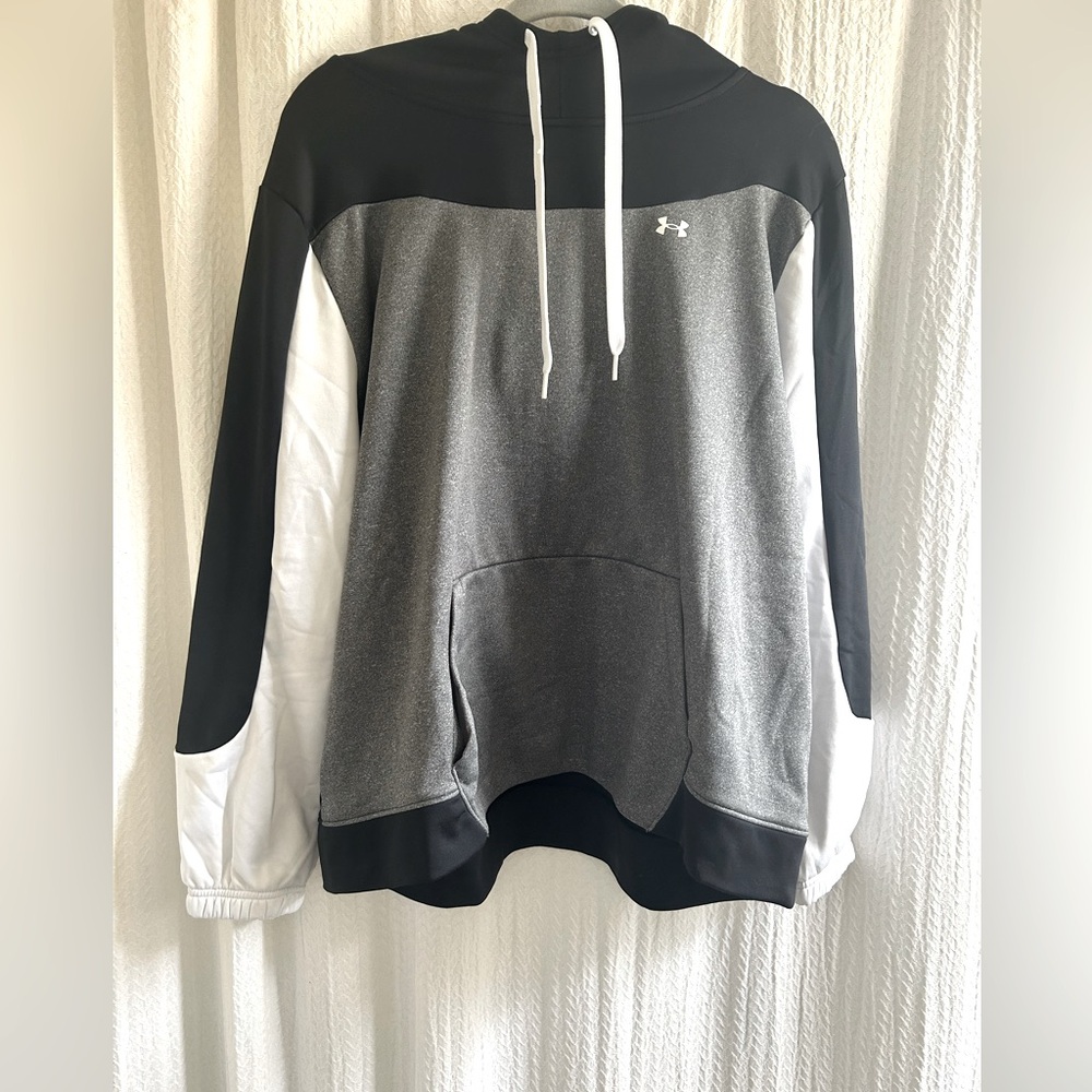 ⭐️ NWOT - Under Armour Women’s Color Block Hoodie